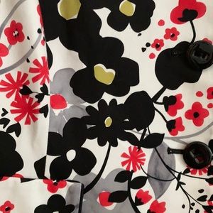 Size 16 Tahiti short sleeve floral blazer.